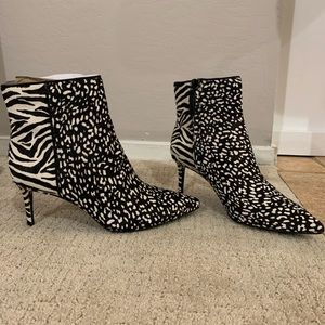 New Alice and Olivia Split Animal Print Bootie 37